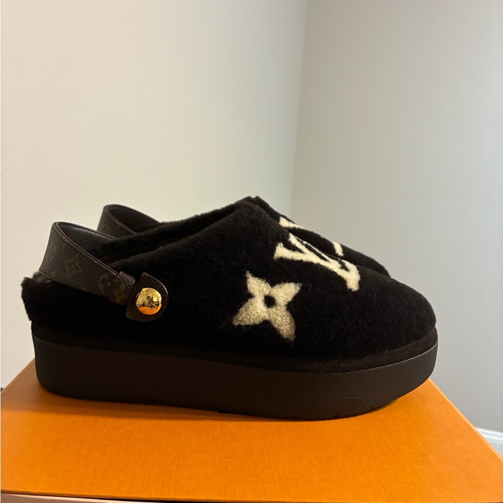 Louis Vuitton Aspen platform Comfort Clog - Size 38 Women’s / 7.5 US - Excellent